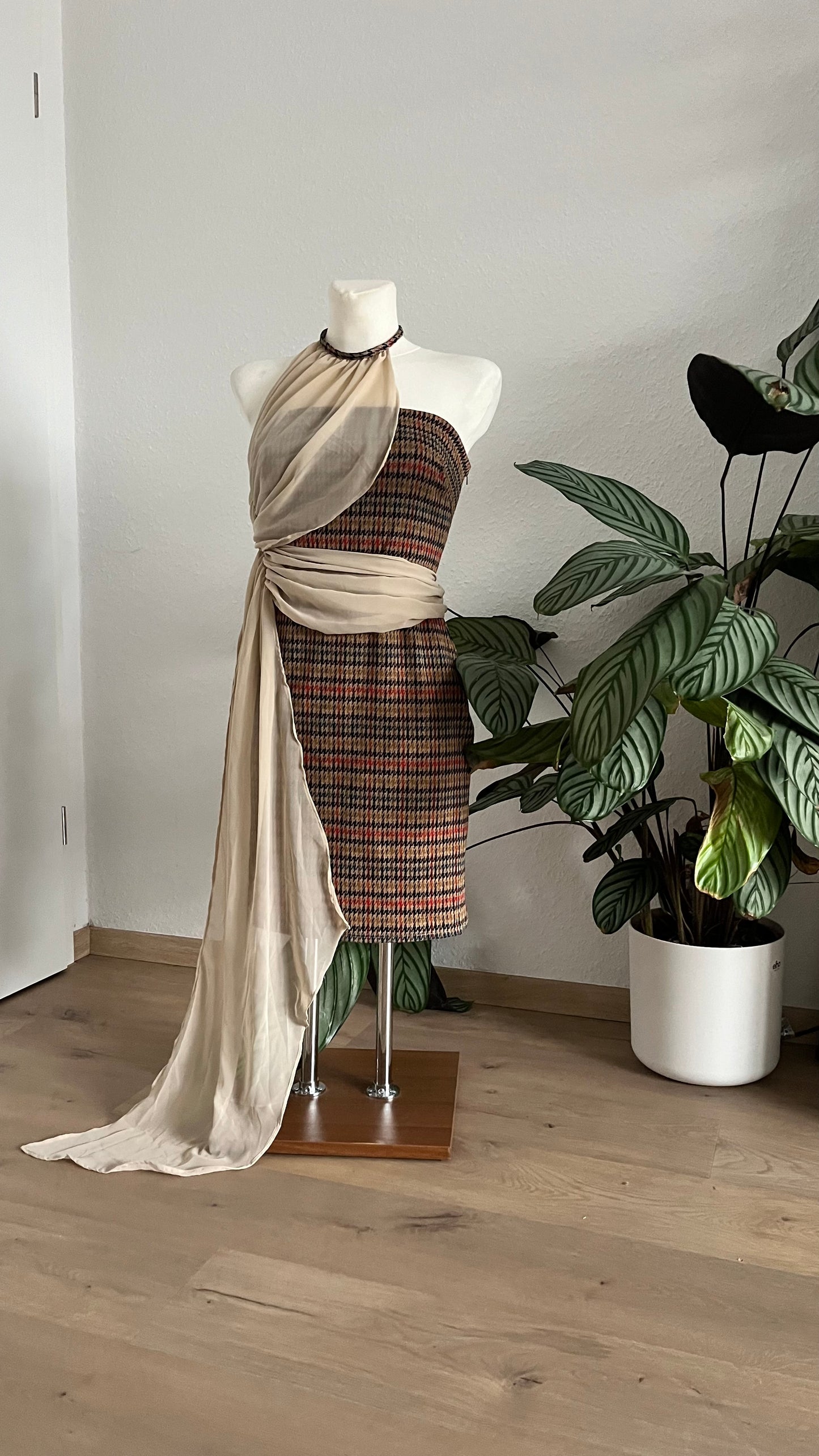 Elegantes Kleid mit Chiffon-Drapierung