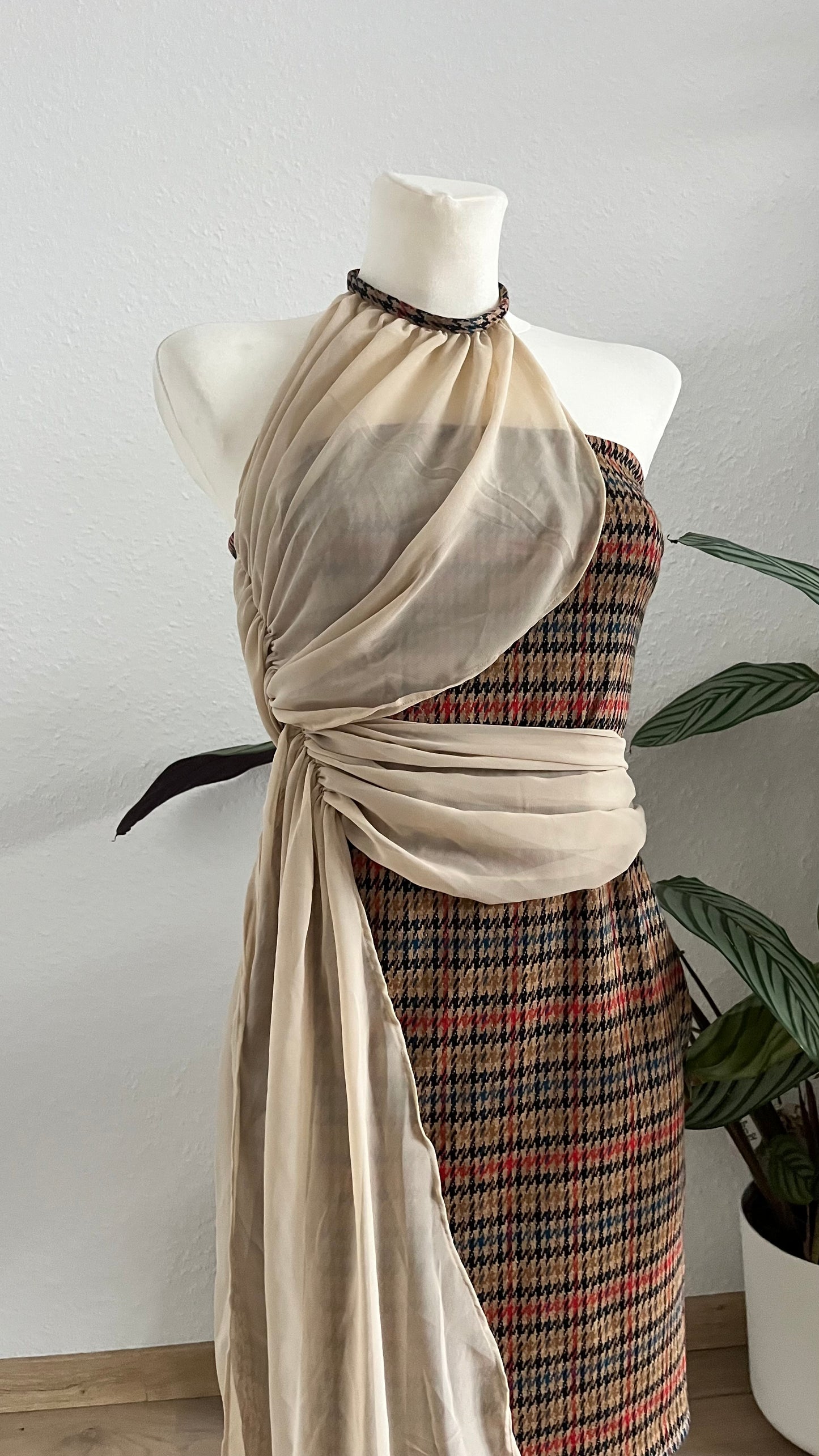 Elegantes Kleid mit Chiffon-Drapierung