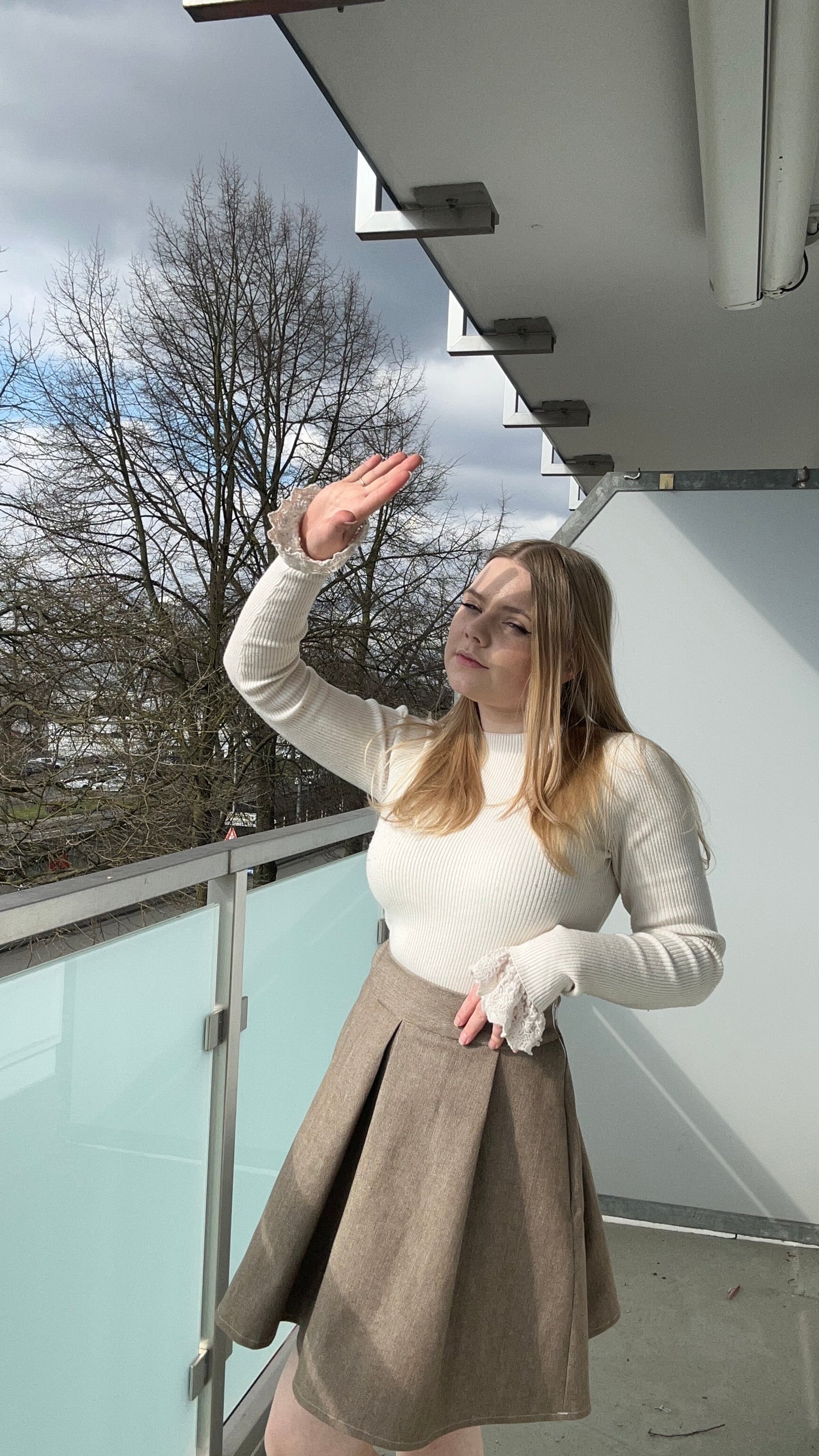 Eleganter Kellerfaltenrock – Klassische Eleganz trifft auf modernen Stil