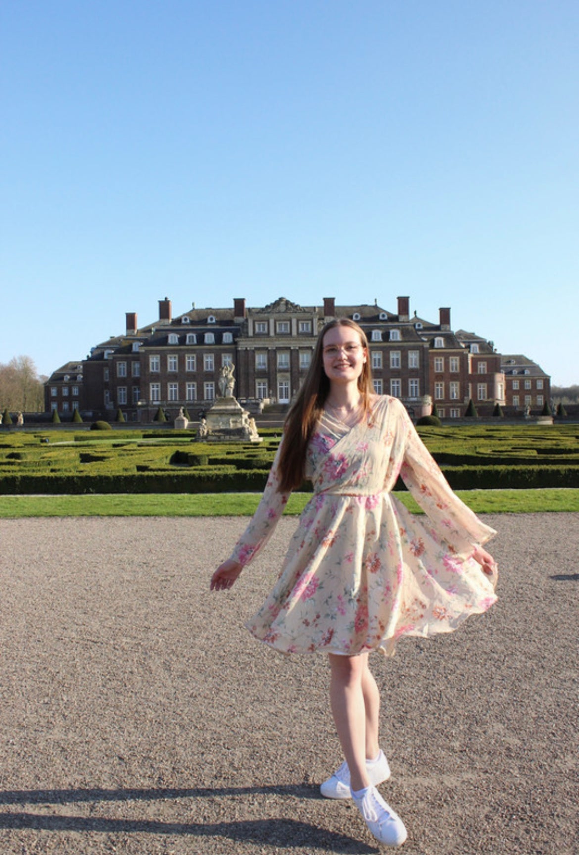 Romantisches Blumen-Minikleid