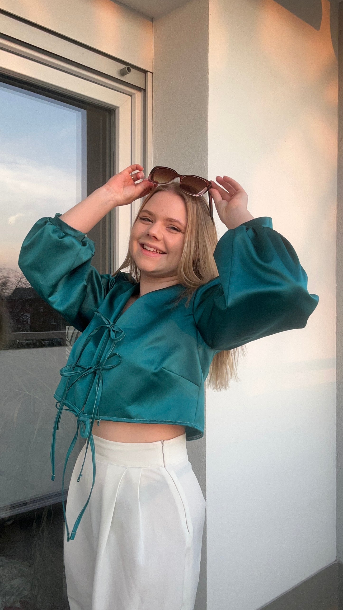 Elegante Satin-Bluse in Smaragdgrün – Luxuriös & Feminin