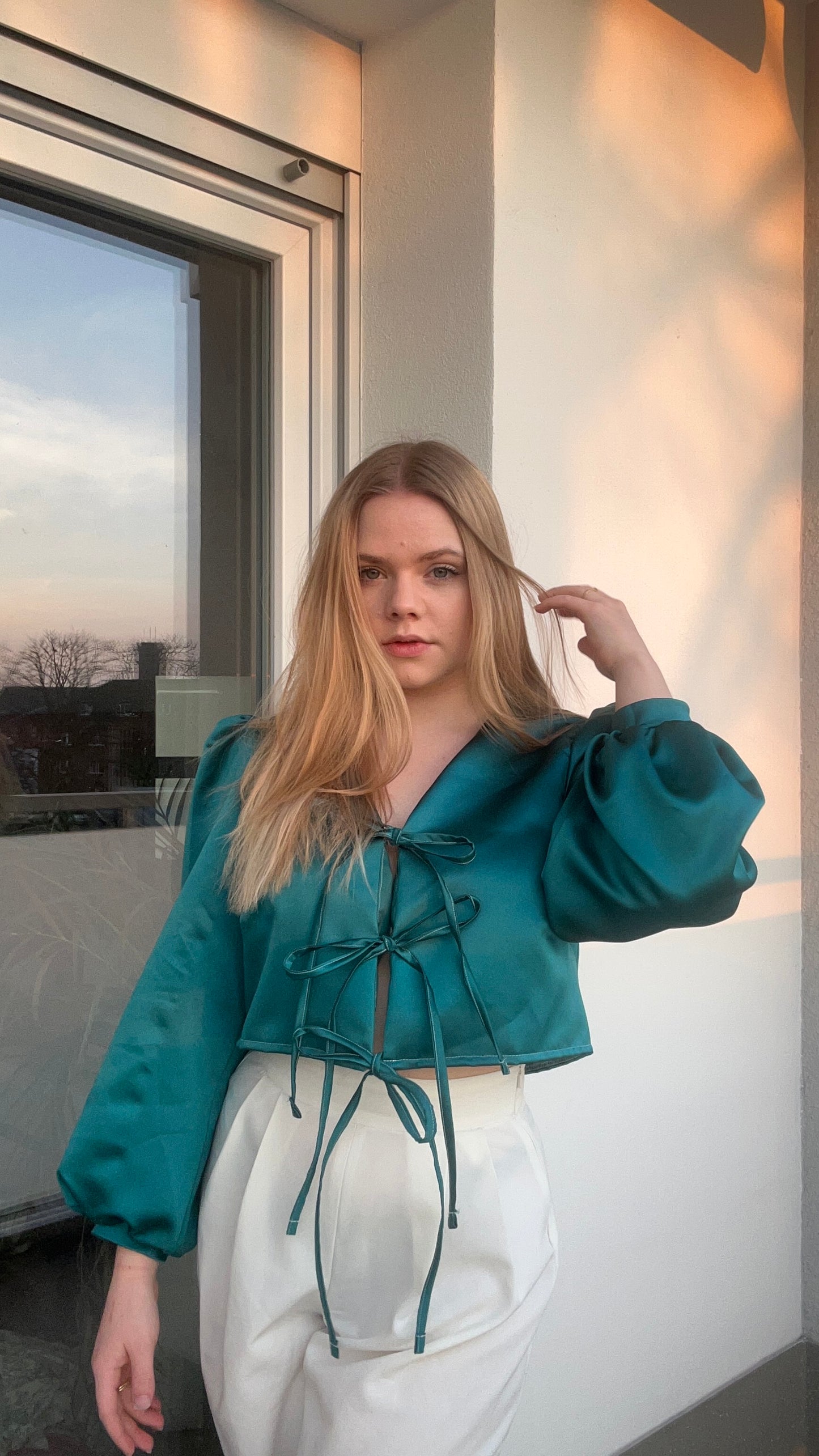 Elegante Satin-Bluse in Smaragdgrün – Luxuriös & Feminin