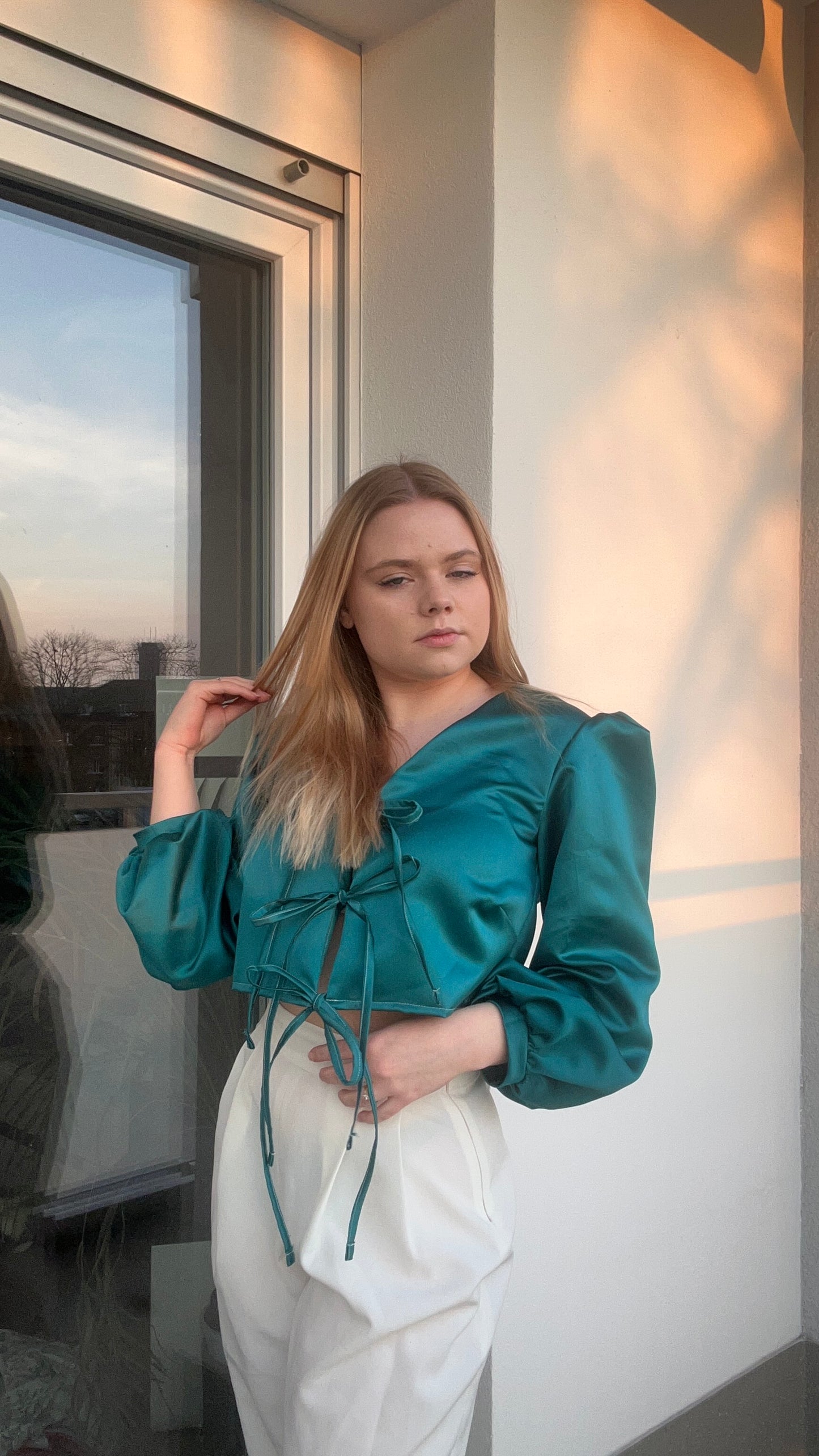 Elegante Satin-Bluse in Smaragdgrün – Luxuriös & Feminin